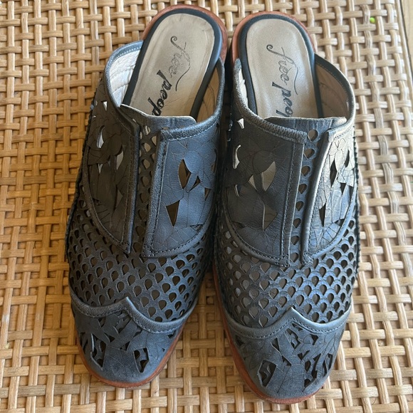 Free People Shoes - FREE PEOPLE MULES. Great condition! Size 37.5